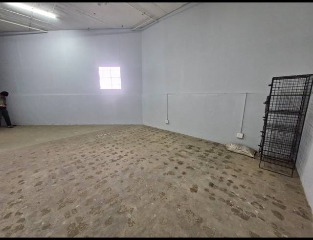 280M² WAREHOUSE TO LET IN SPRINGFIELD